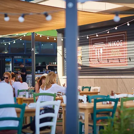 Eviana Sea View Apartment- & Pools Mamaia