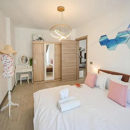 Eviana Sea View Apartment- & Pools