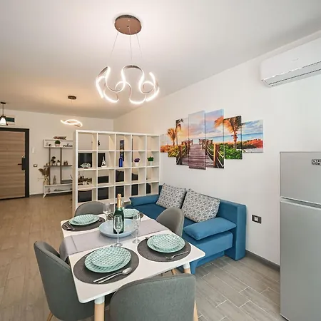 Апартаменты Eviana Sea View Apartment- & Pools Мамая