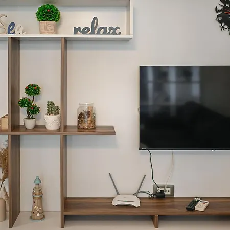 Eviana Sea View Apartment- & Pools *