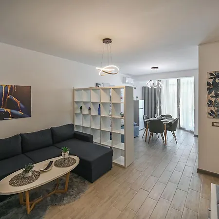Апартаменты Eviana Sea View Apartment- & Pools Мамая